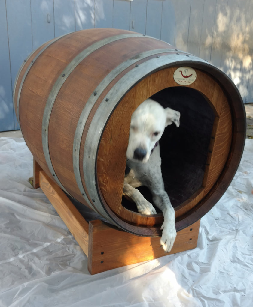 Rustic Whole Wine Barrel Horizontal Dog House (Front Door) – Evans