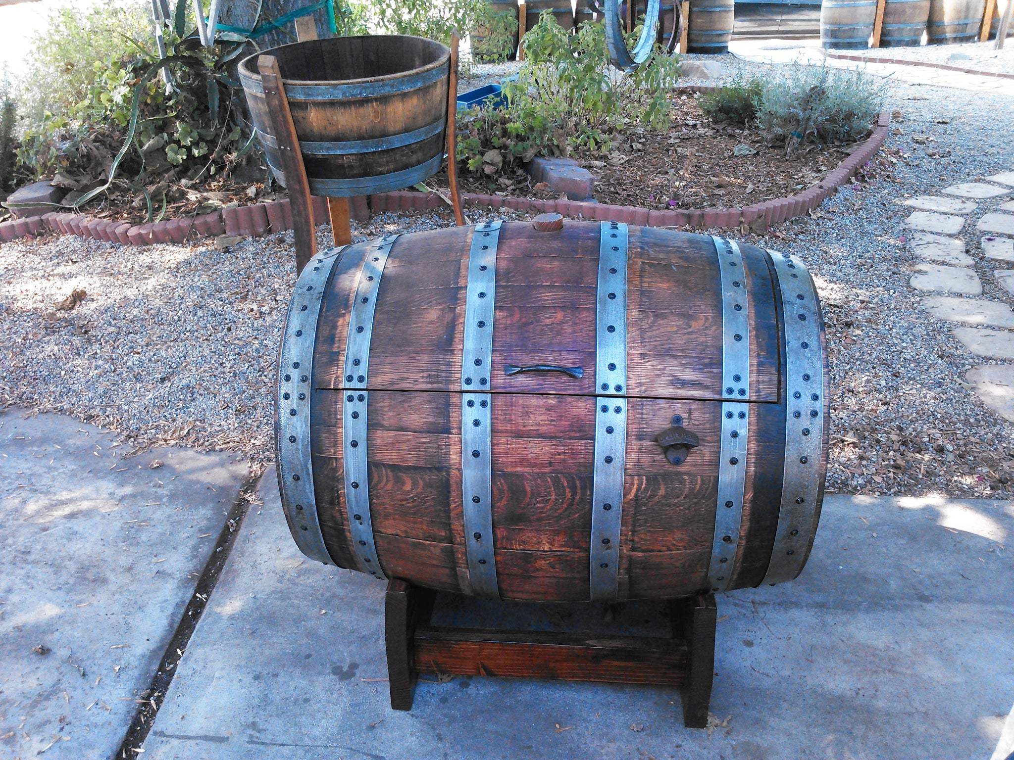 Wine Barrel Ice Chest closed