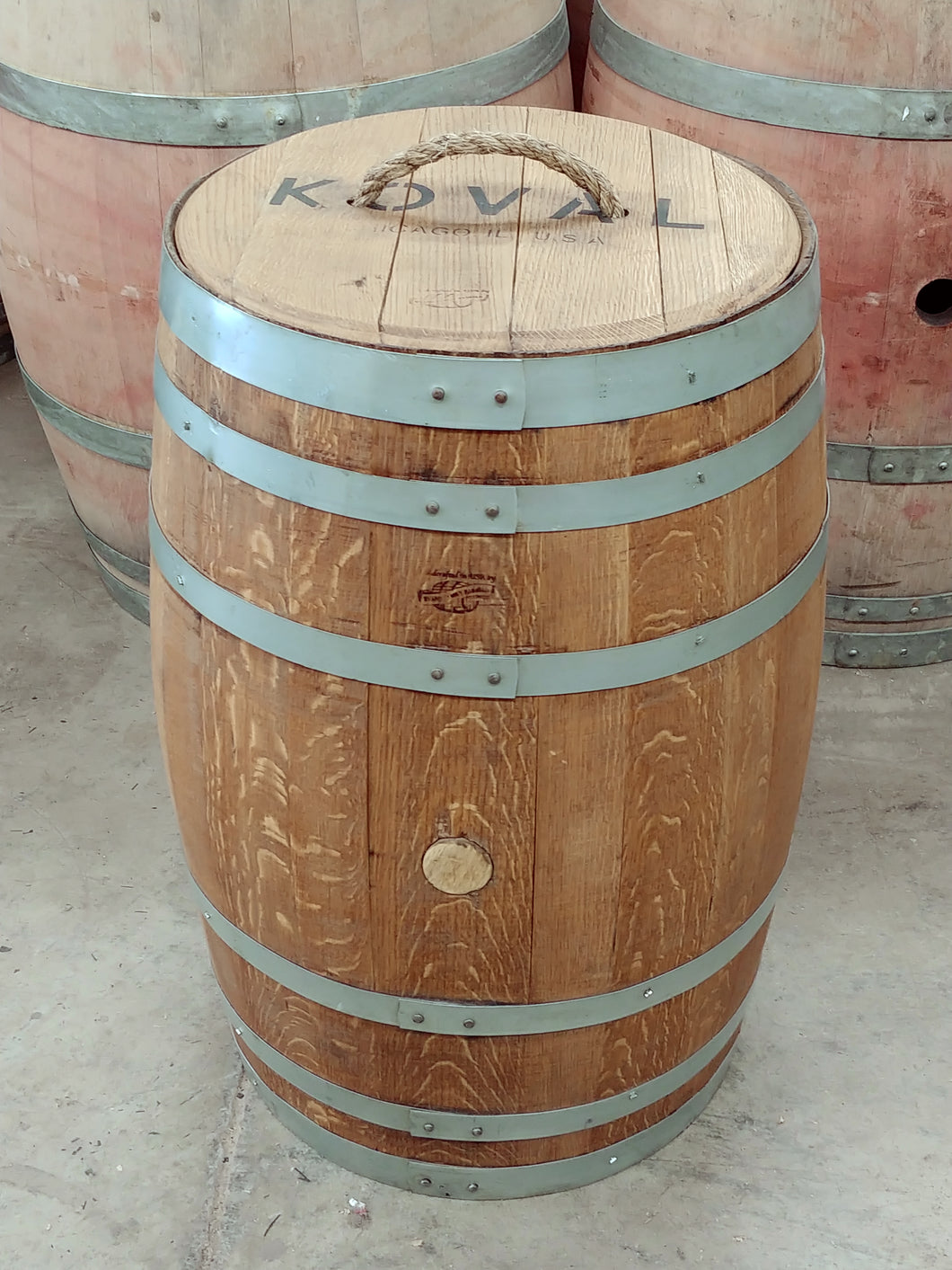 Whiskey Barrel Trash Can With Liner and Lid With Rope Handle – Aunt Molly's  Barrel Products